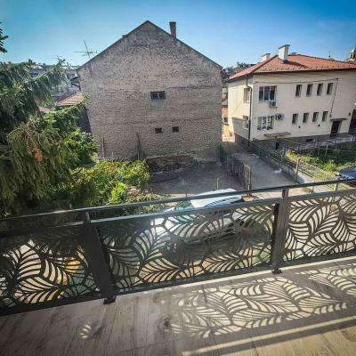 8 Parapetii Metalstroy Lom